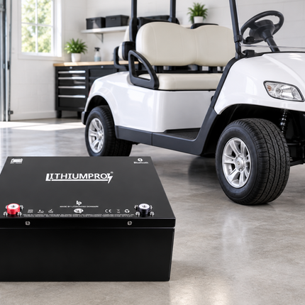 LithiumPro 36V 55Ah stål LiFePO4-batteri i en garage ved en golfbil